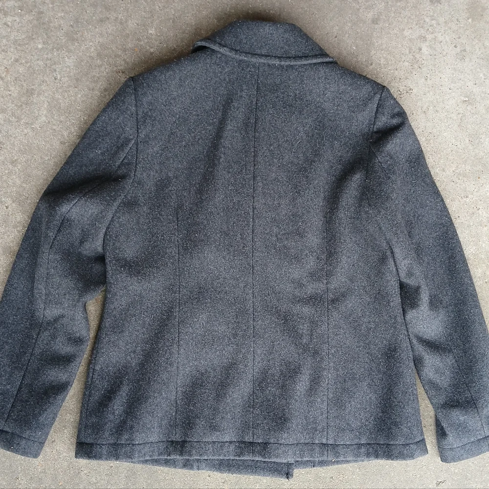 Tommy Hilfiger | 🌺 HOST PICK 🌺
Men’s Gray Pea Coat Sz Large. NWOT - Picture 2 of 8